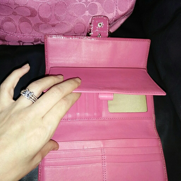 SOLD!!! 4 piece Coach bundle LOOK!! - Picture 6 of 7